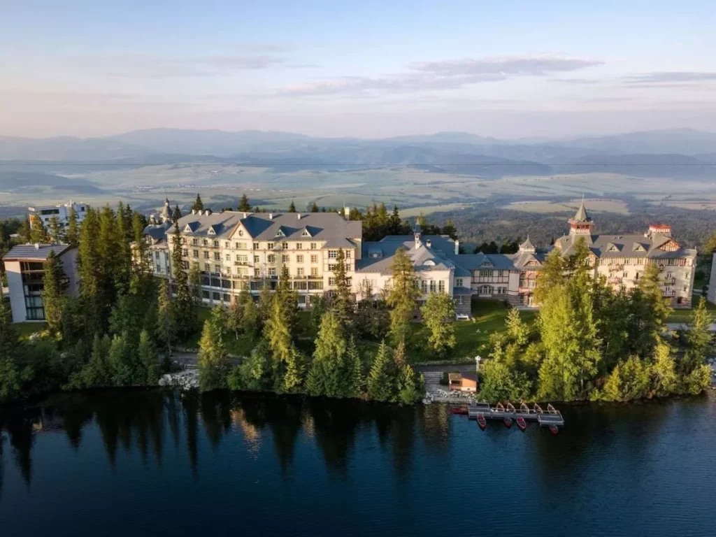波斯匈旅遊，Grand Hotel Kempinski High Tatras 塔特拉山．山城5星飯店