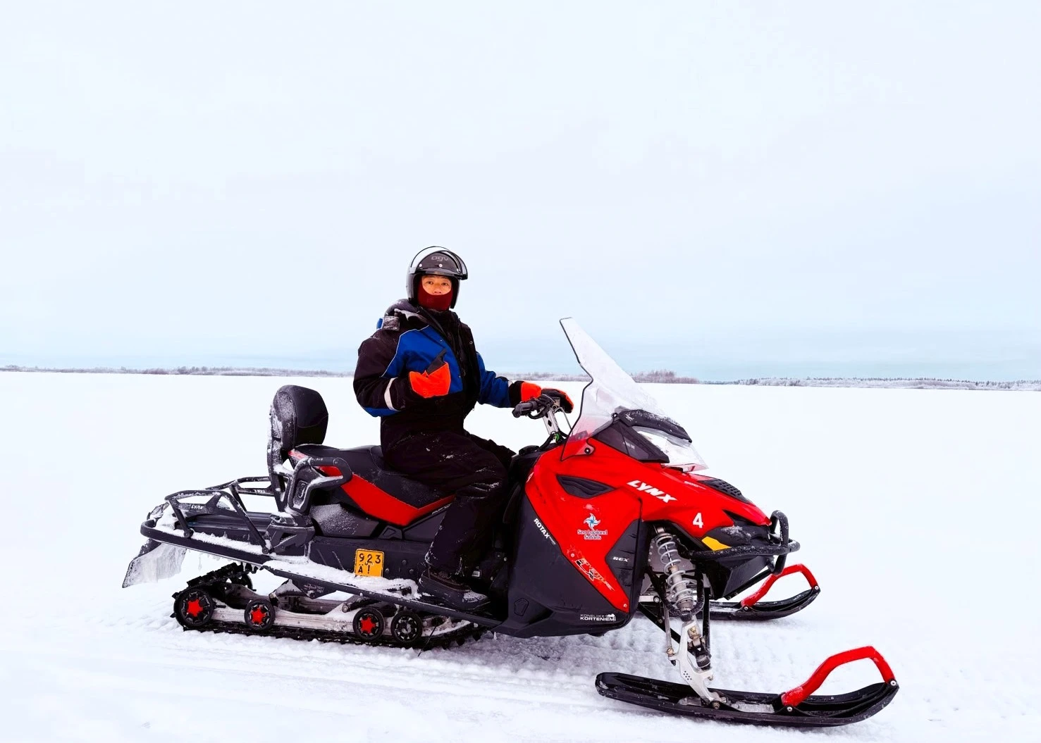 北歐極光 雪上摩托車